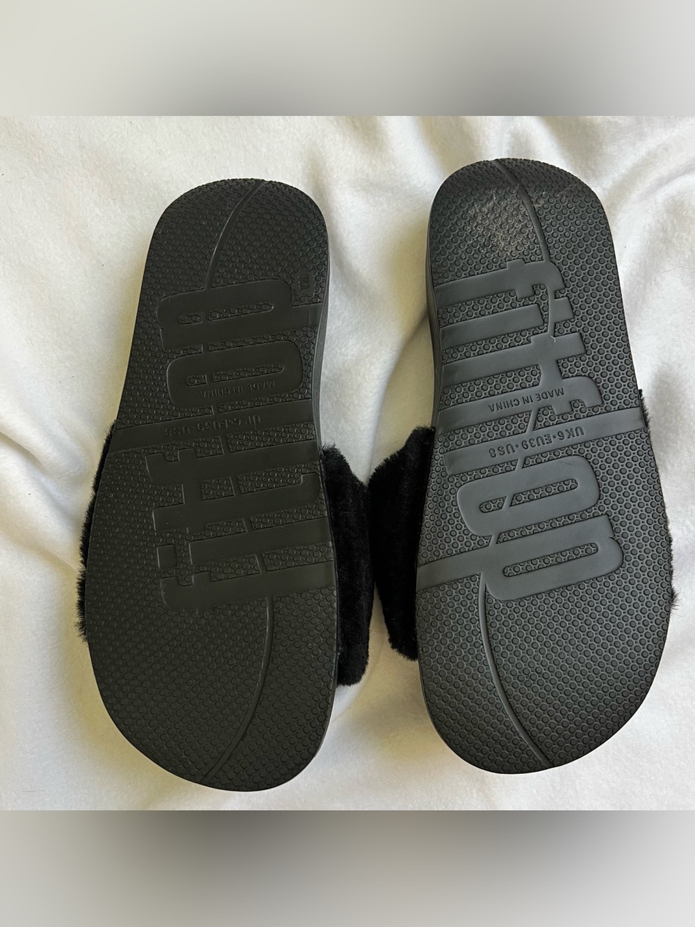 FITFLOP * NWOB Black Fur Slippers - Picture 4 of 5